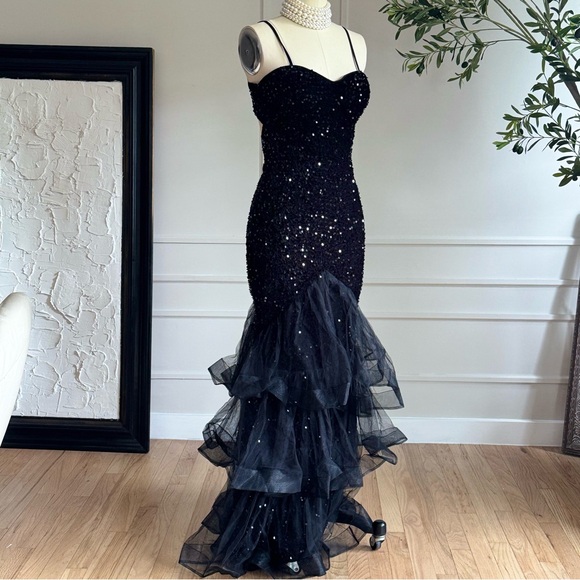 Dresses & Skirts - NEW- Elegant Black Strapless Evening Gown